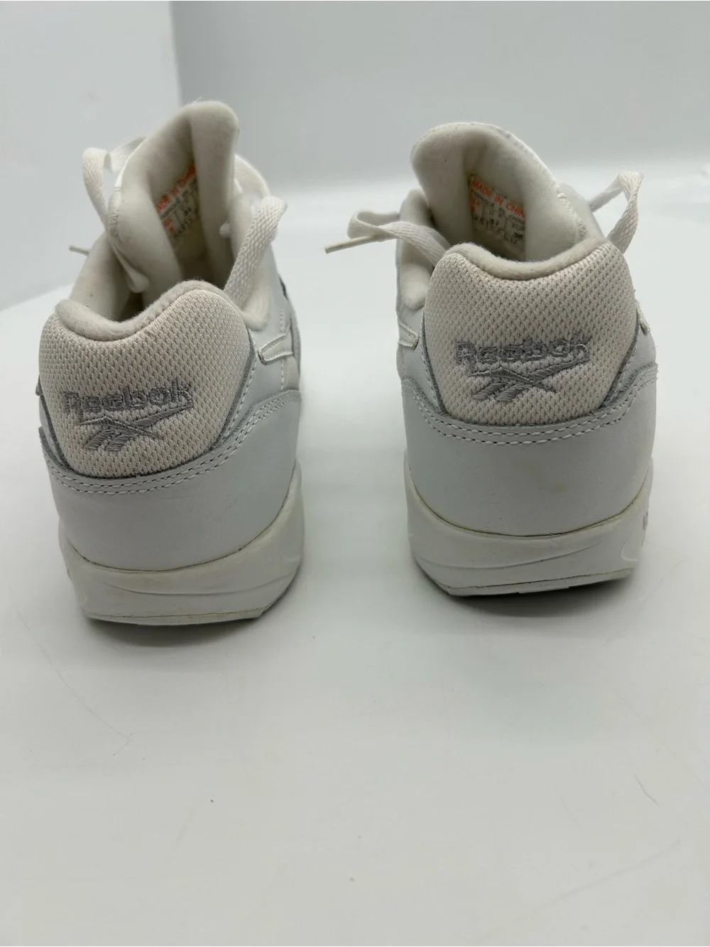 Reebok Vintage Women’s Dmv Comfort Walk Shoes size 6